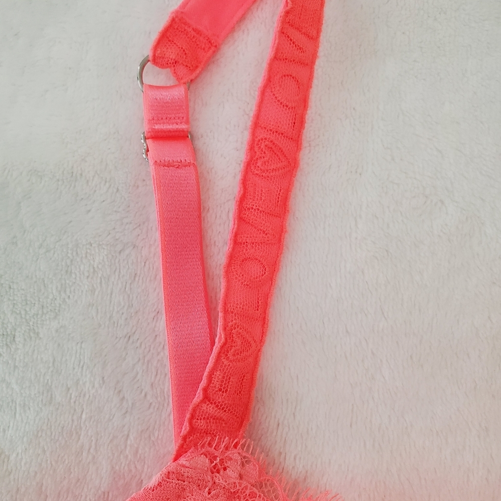 Sheer lace bra - Picture 3 of 6